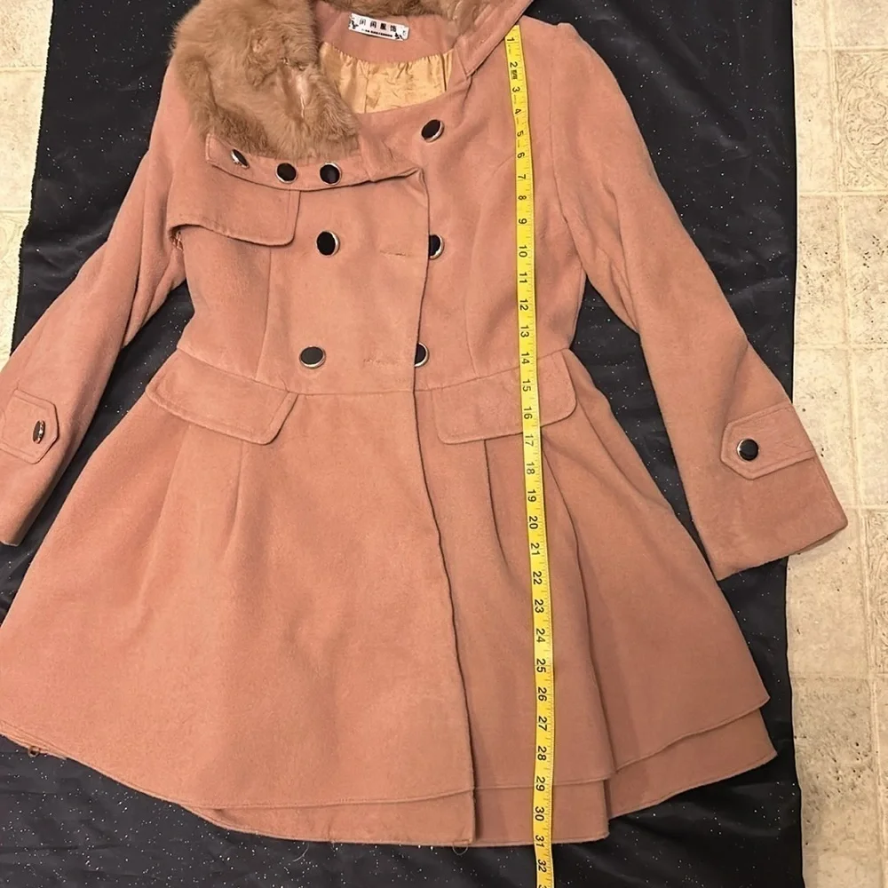 🌟🌟Flouncy Bottom Tan Coat 🧥🌟🌟 - Picture 9 of 10